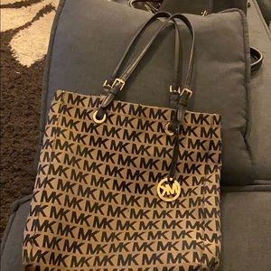 Micheal Kors large shoulder bag